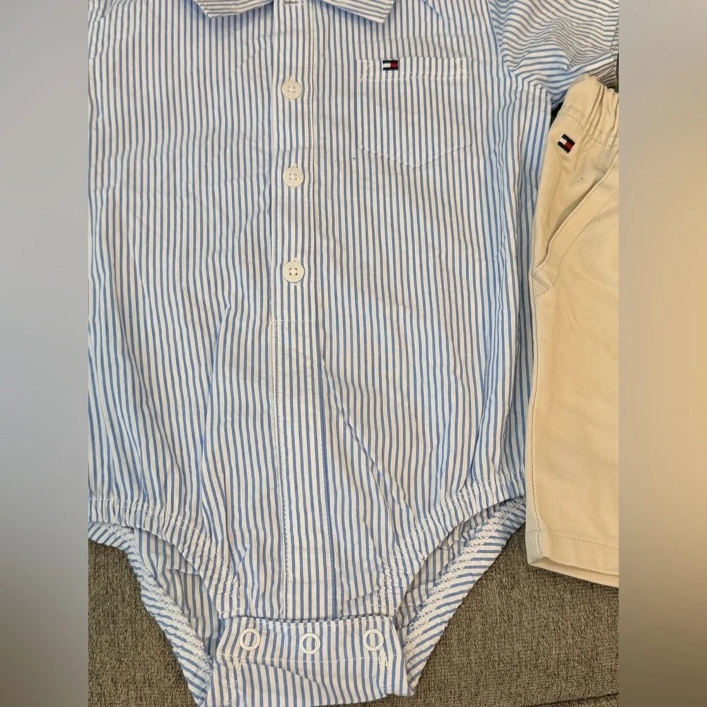 Tommy Hilfiger 24M Onesie with collar & Khaki Shorts Set - Picture 5 of 7